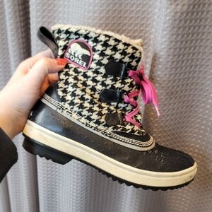 Sorel Tivoli Houndstooth And Pink Winter Boots Size 8